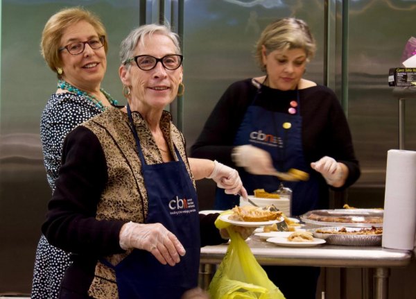 Scenes from Thanksgiving 2017 at the Roosevelt Island Senior Center Cooks in the kitchen: Judy Berdy, Wendy Hersh, Lisa Fernandez